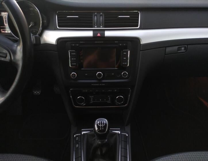 Škoda Superb 8