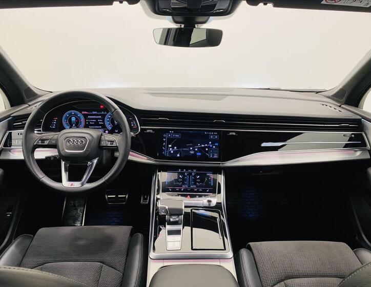 Audi Q7 11