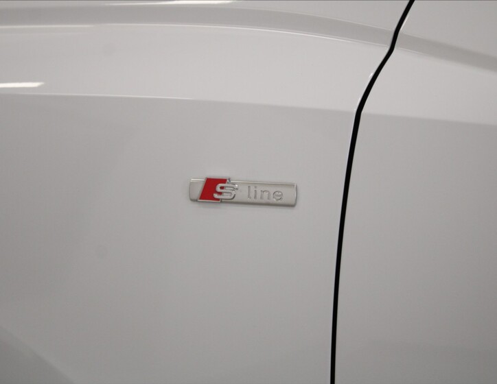 Audi Q3 24