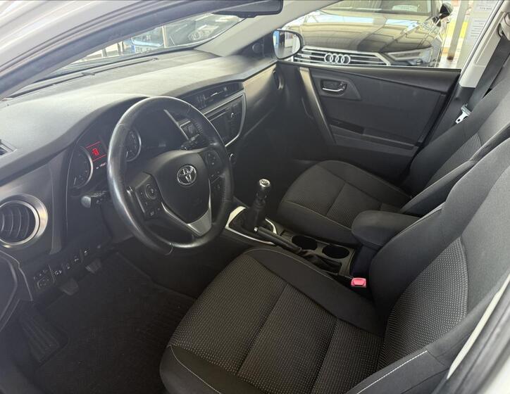 Toyota Auris 7