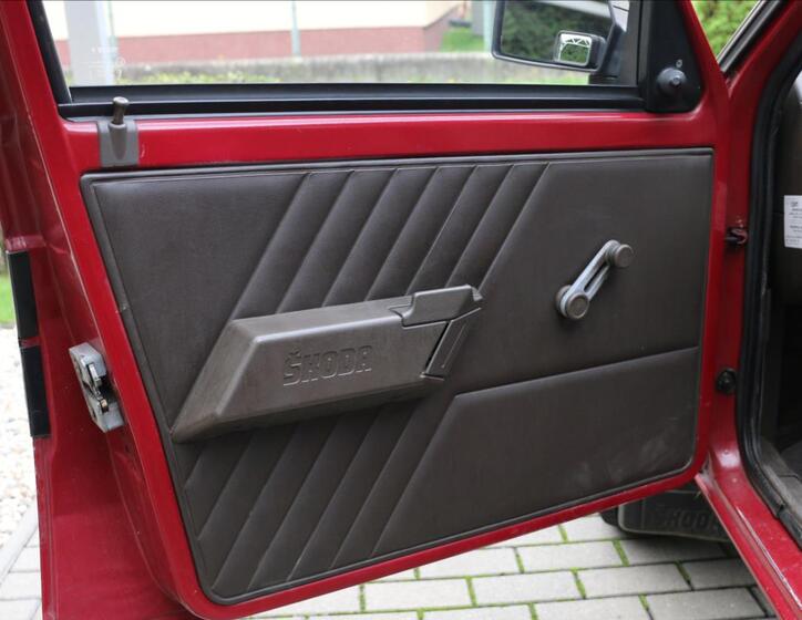 Škoda Favorit 12