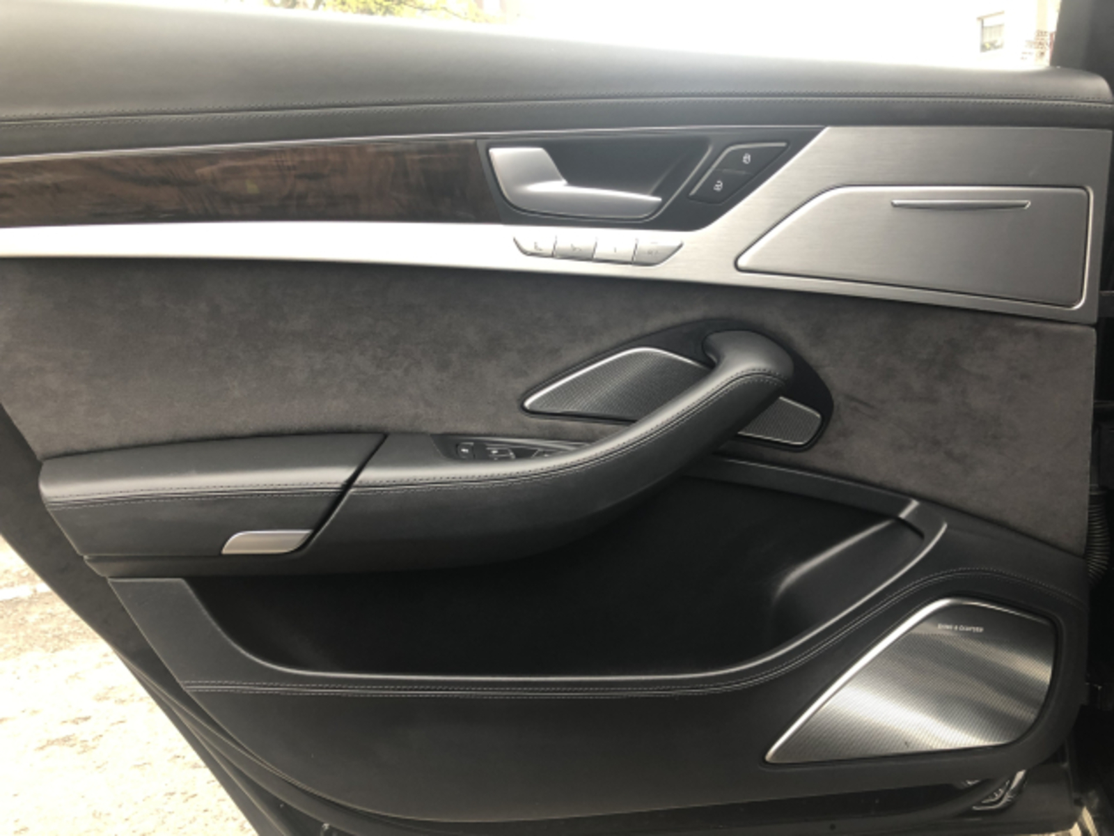 Audi A8 41