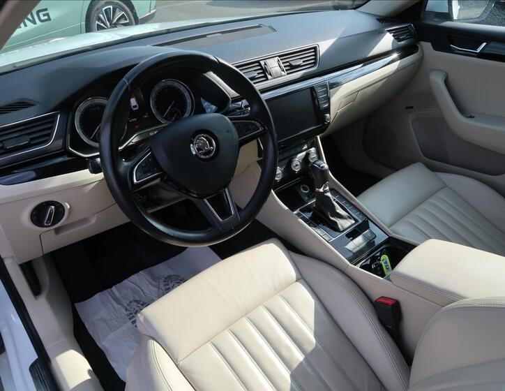 Škoda Superb 9