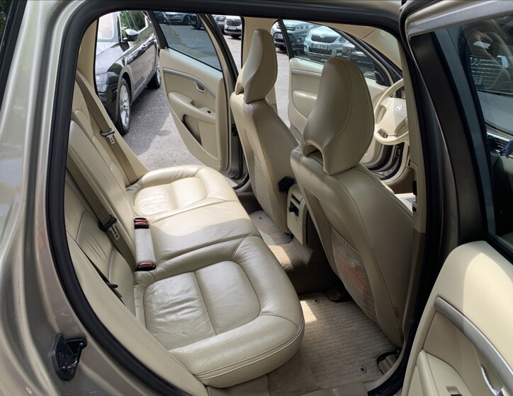 Volvo XC70 16