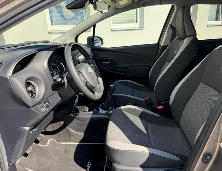 Toyota Yaris 8
