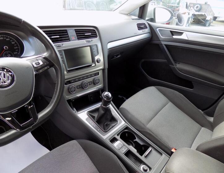 Volkswagen Golf 26