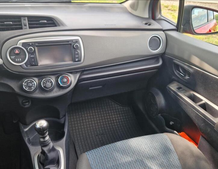 Toyota Yaris 24