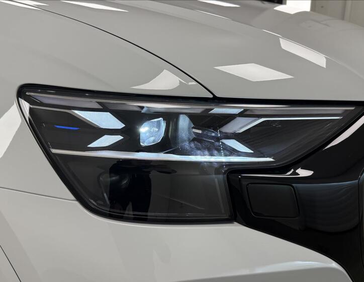 Audi Q8 32