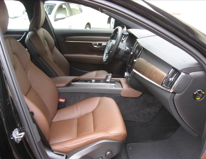 Volvo V90 16