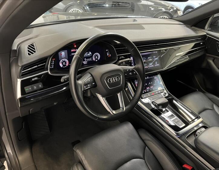 Audi Q8 6