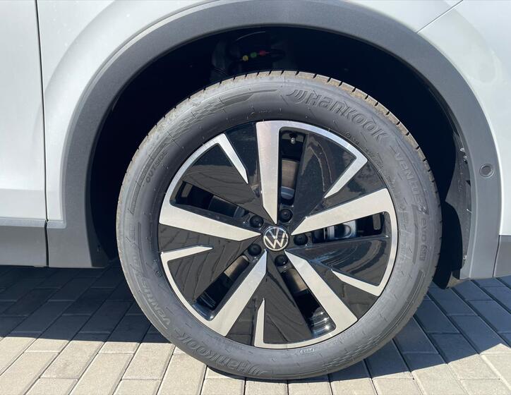 Volkswagen Tiguan 9