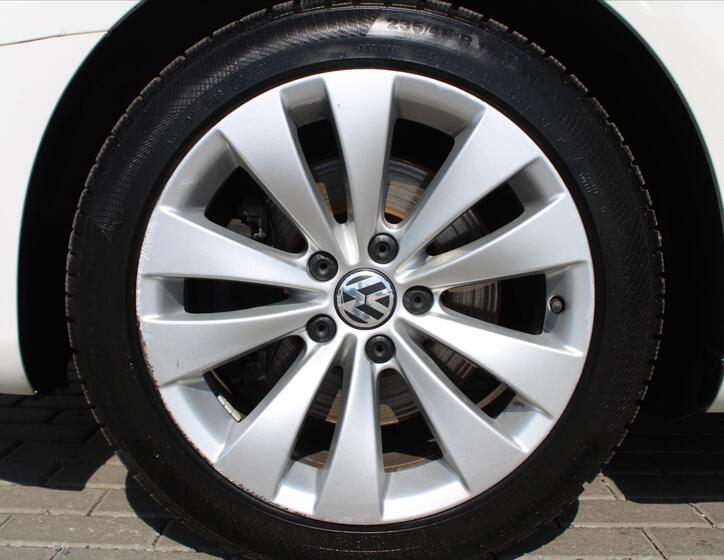 Volkswagen CC 9
