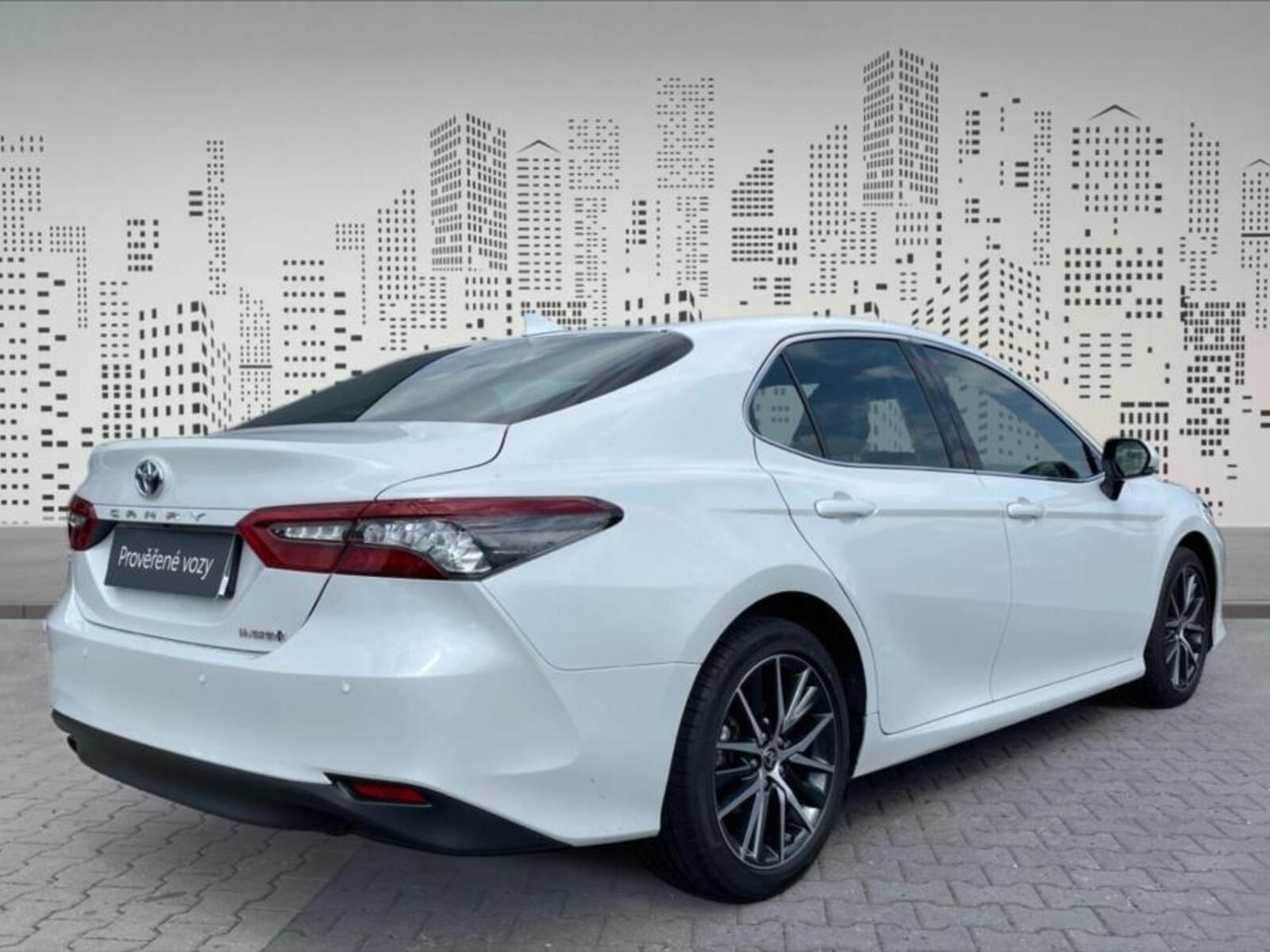 Toyota Camry 4