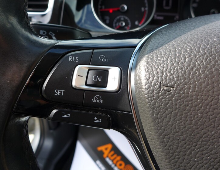 Volkswagen Golf 17