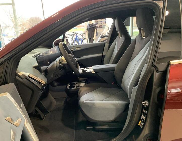 BMW iX 4