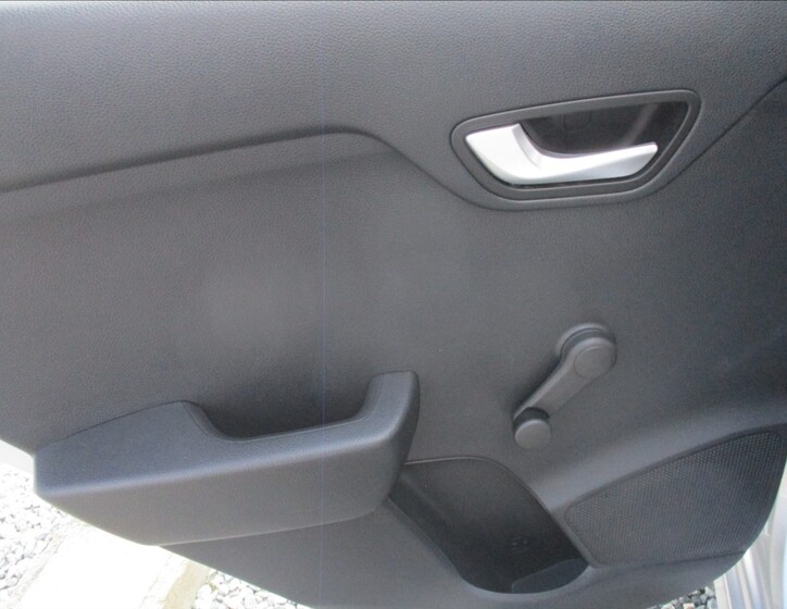KIA Rio 10