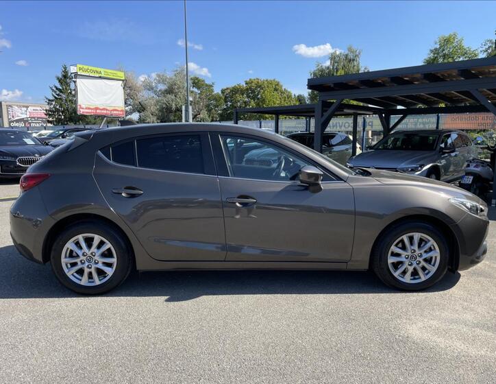 Mazda 3 4