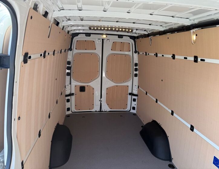 Mercedes-Benz Sprinter 12