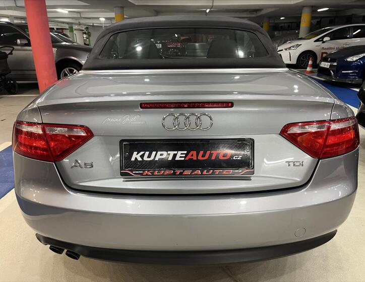 Audi A5 4