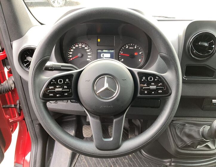 Mercedes-Benz Sprinter 17