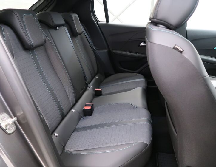 Peugeot 208 30