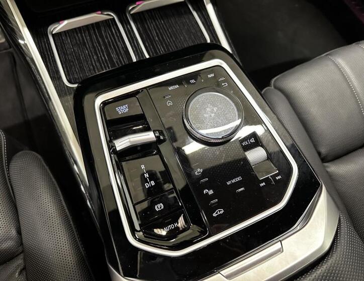 BMW i7 11