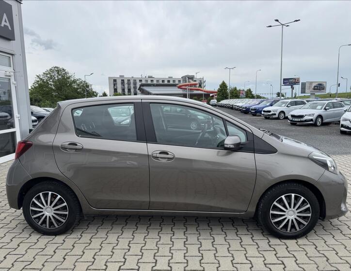 Toyota Yaris 9