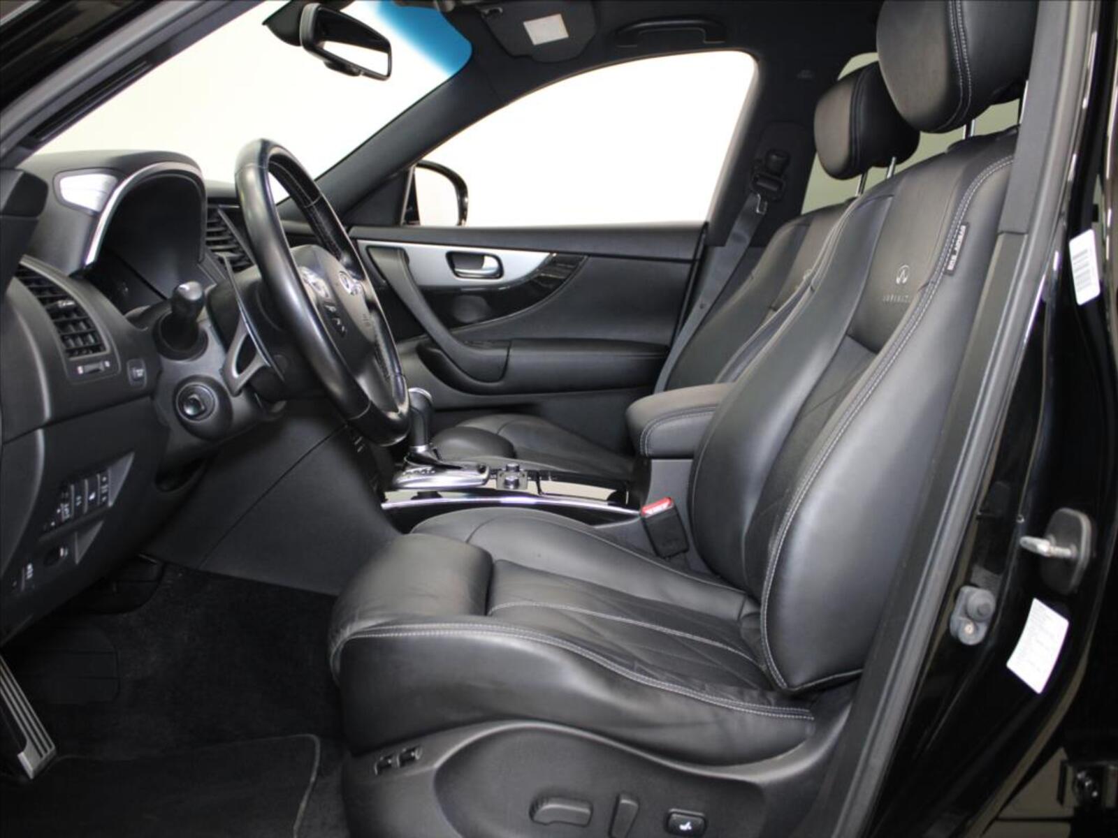 Infiniti FX30 6