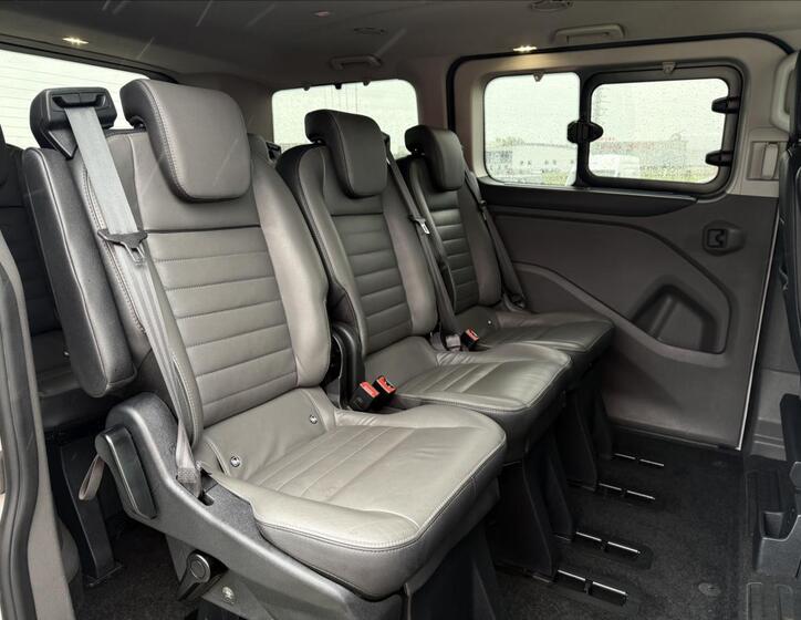 Ford Tourneo Custom 14