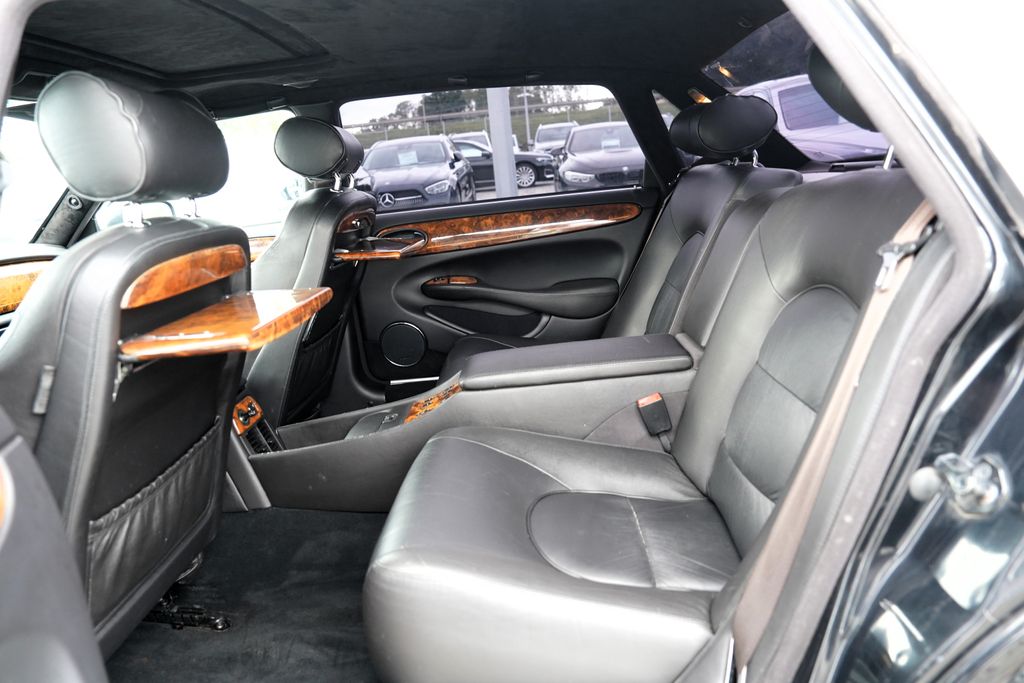 Jaguar XJR
