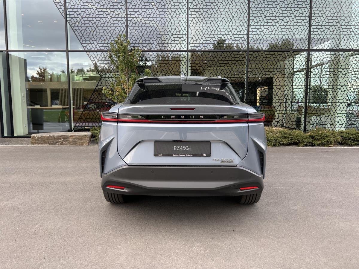 Lexus RZ 450e