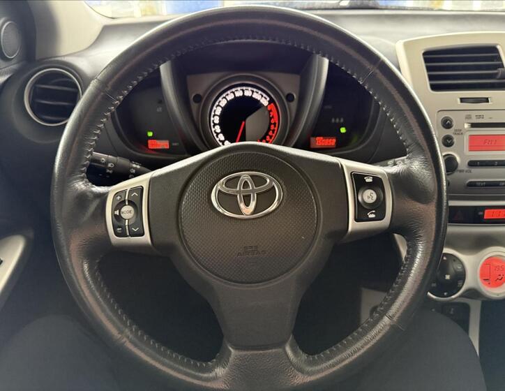Toyota Urban Cruiser 13