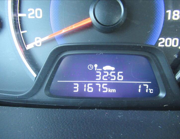 Hyundai i10 15