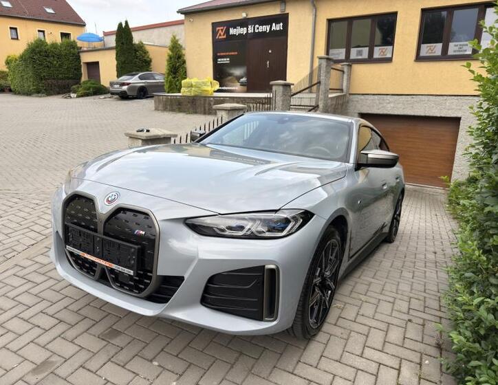 BMW i4 13