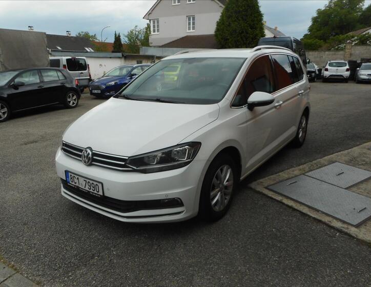Volkswagen Touran 1