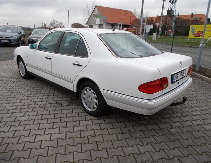 Mercedes-Benz Třídy E 11