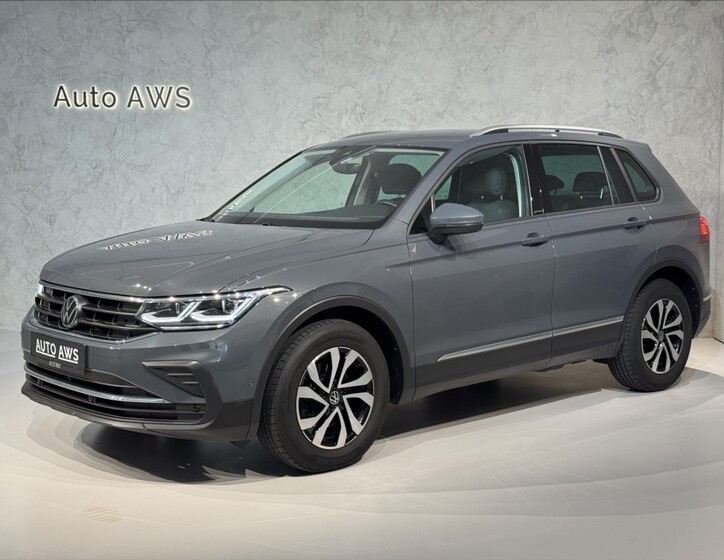 Volkswagen Tiguan 1