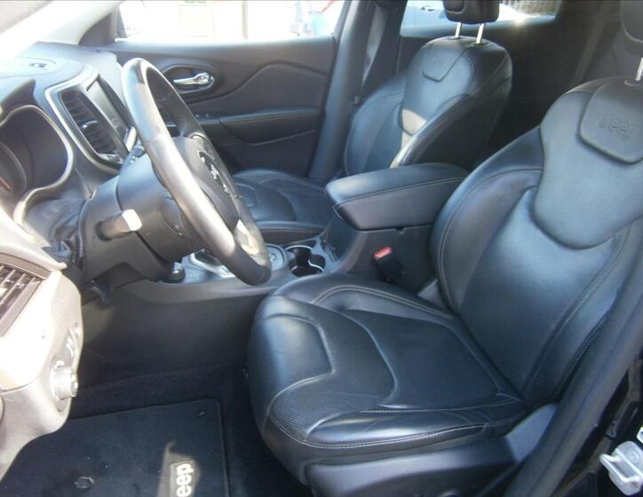 Jeep Cherokee 8
