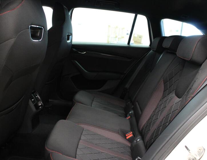 Škoda Octavia 14