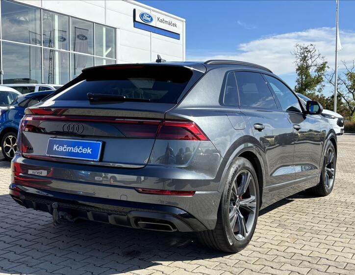Audi Q8 5