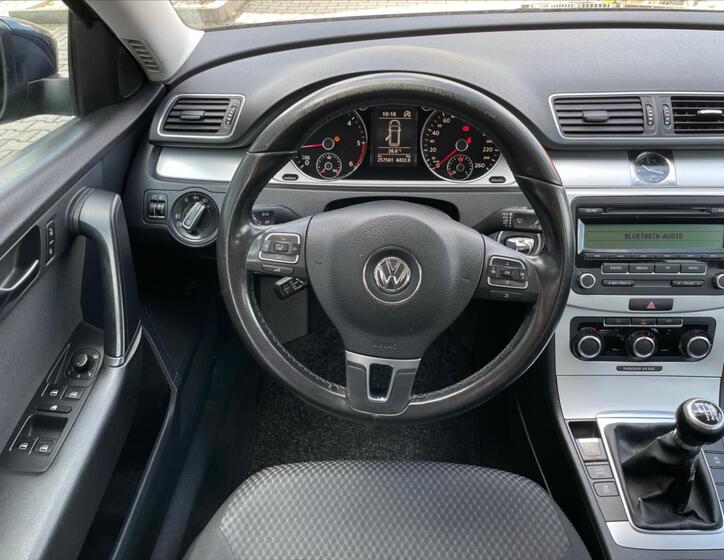 Volkswagen Passat 9