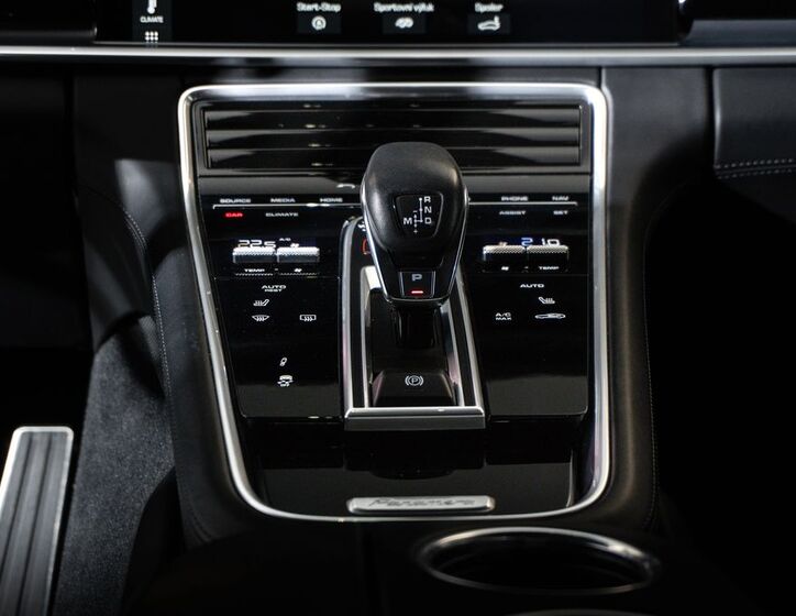 Porsche Panamera 24