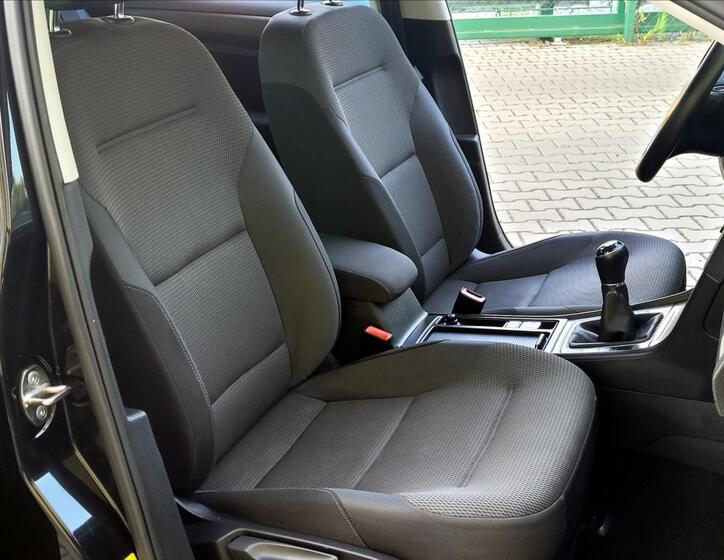 Volkswagen Golf 24