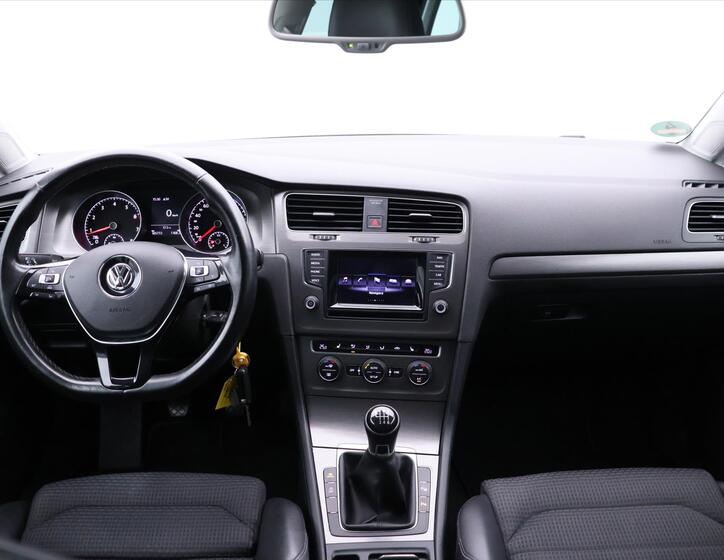 Volkswagen Golf 32