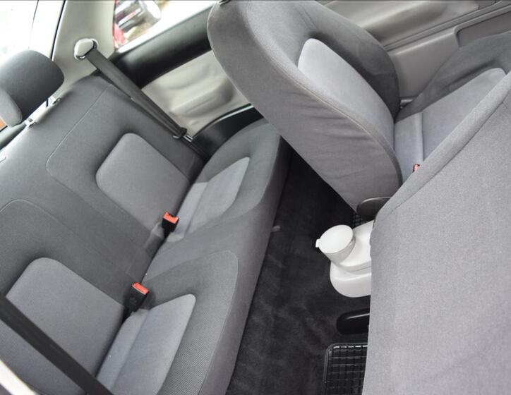 Volkswagen New Beetle 19
