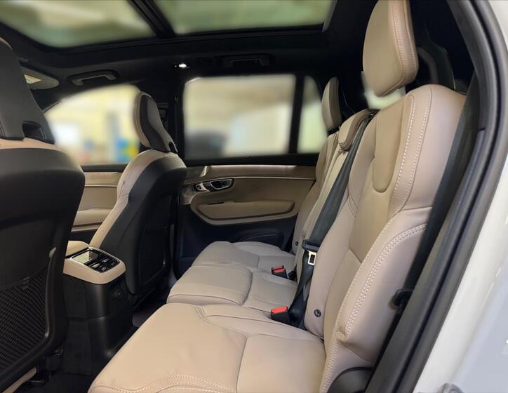 Volvo XC90 11
