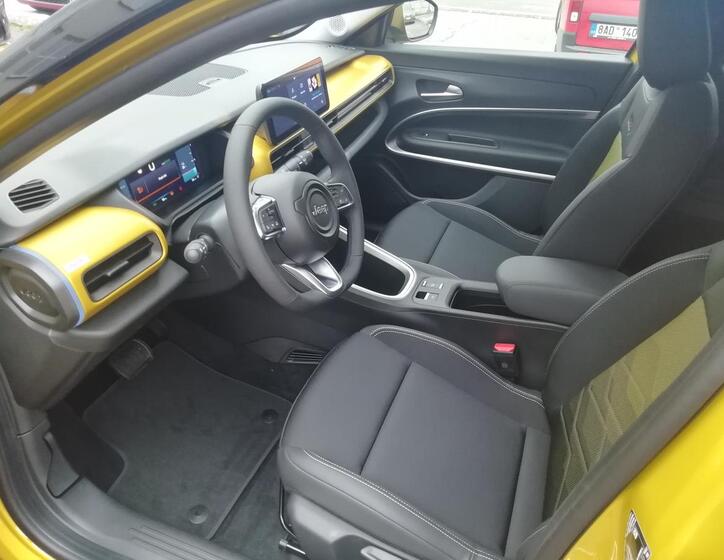 Jeep Avenger 9