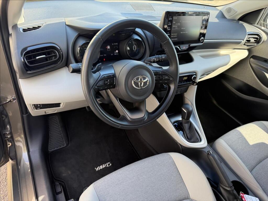 Toyota Yaris 8