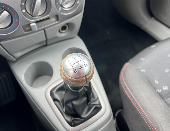 Mazda 2 28