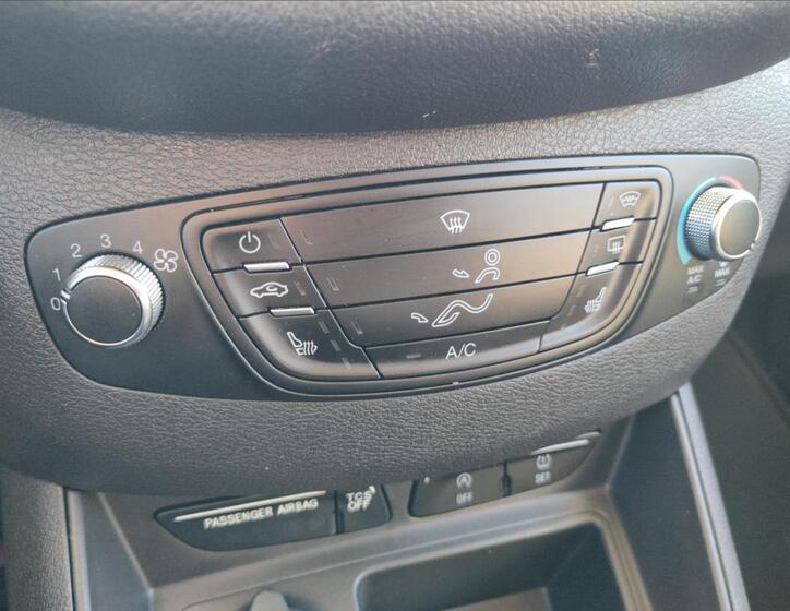 Ford Tourneo Courier 26